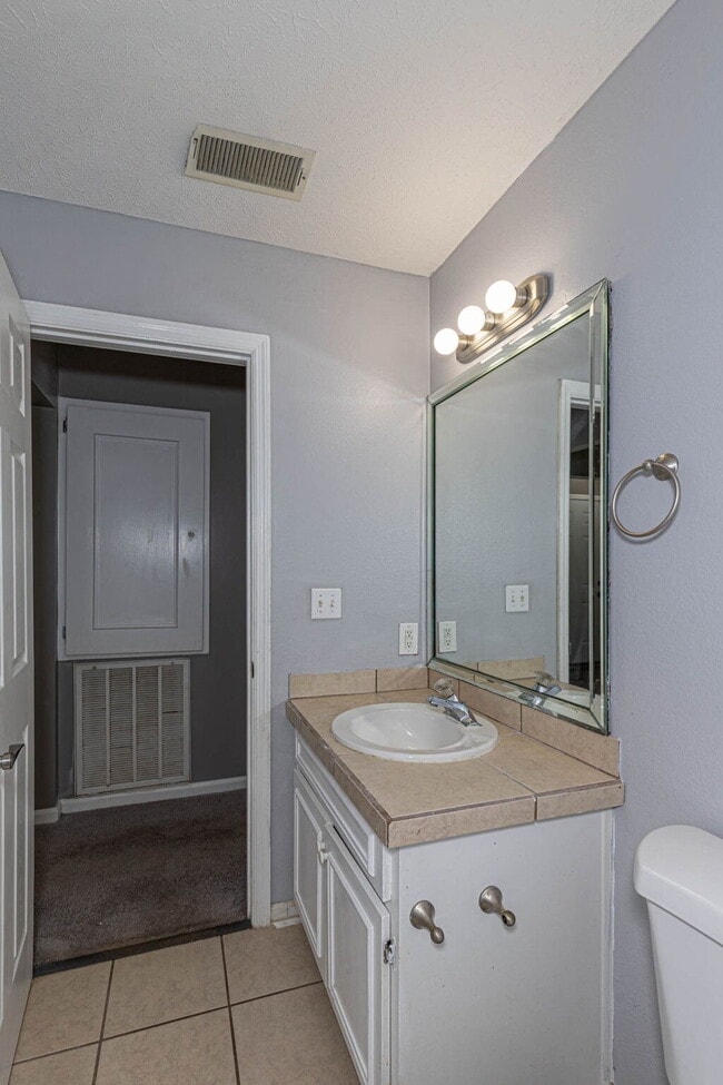 Building Photo - Move-In Ready 3/2 in Columbus | Appliances + W/D + Lawn Care + Pest Control Included | $1,600/mo