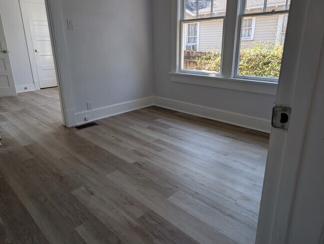 Building Photo - Old Government