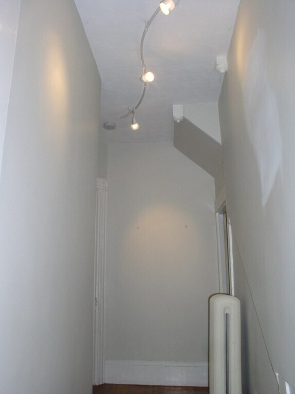 Building Photo - 74 Sydney St