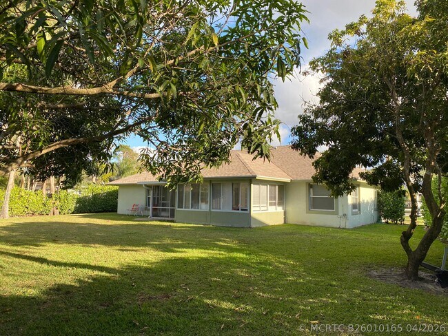 Building Photo - 1094 Raintree Ln