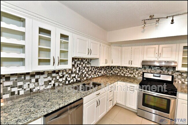 Building Photo - 529 Castlerock Ln