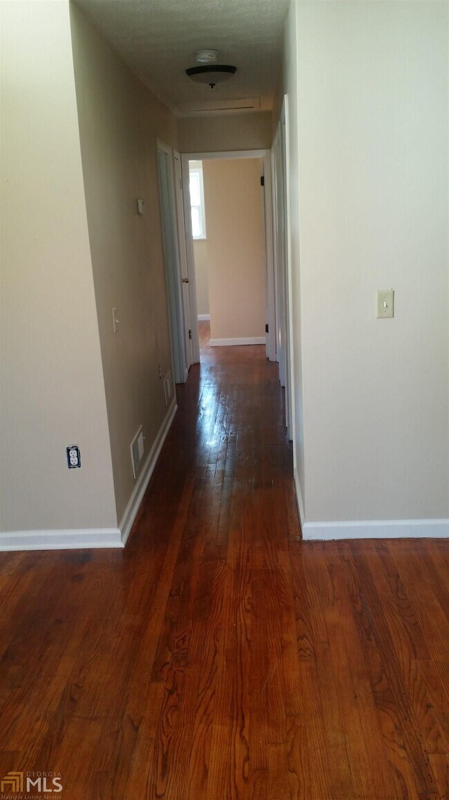 Building Photo - 3157 Wesley Chapel Rd