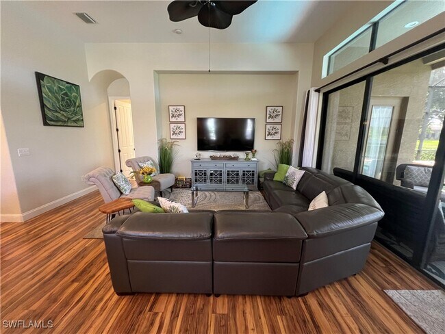 Building Photo - 8670 Mercado Ct