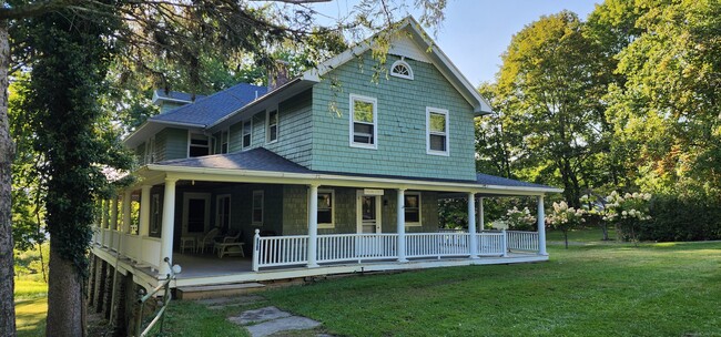 Building Photo - 264 Twin Lakes Rd