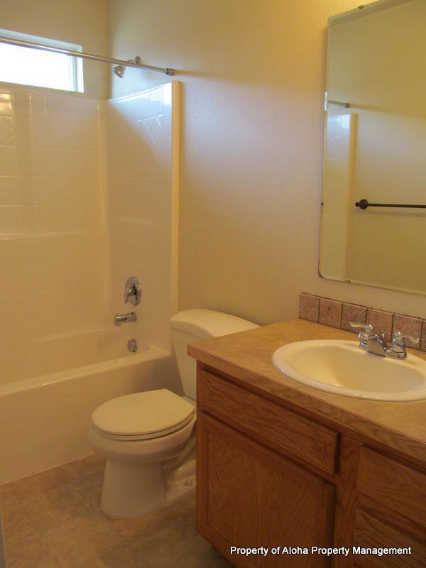 Building Photo - 1049 W Pine Ave