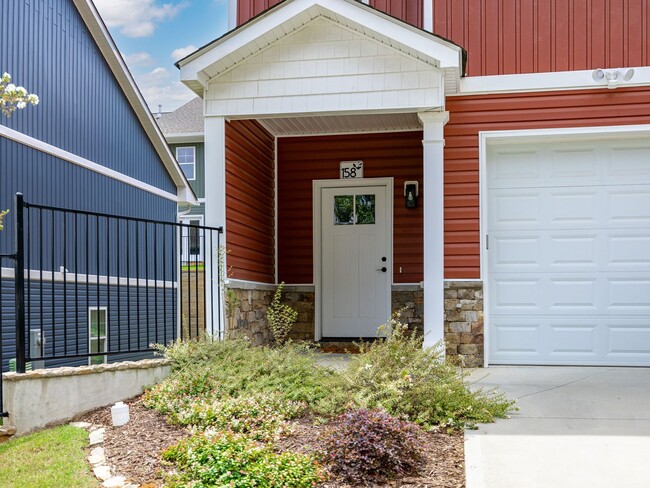 Building Photo - 3 Bed, 2.5 Bath - Lucky Penny End Unit