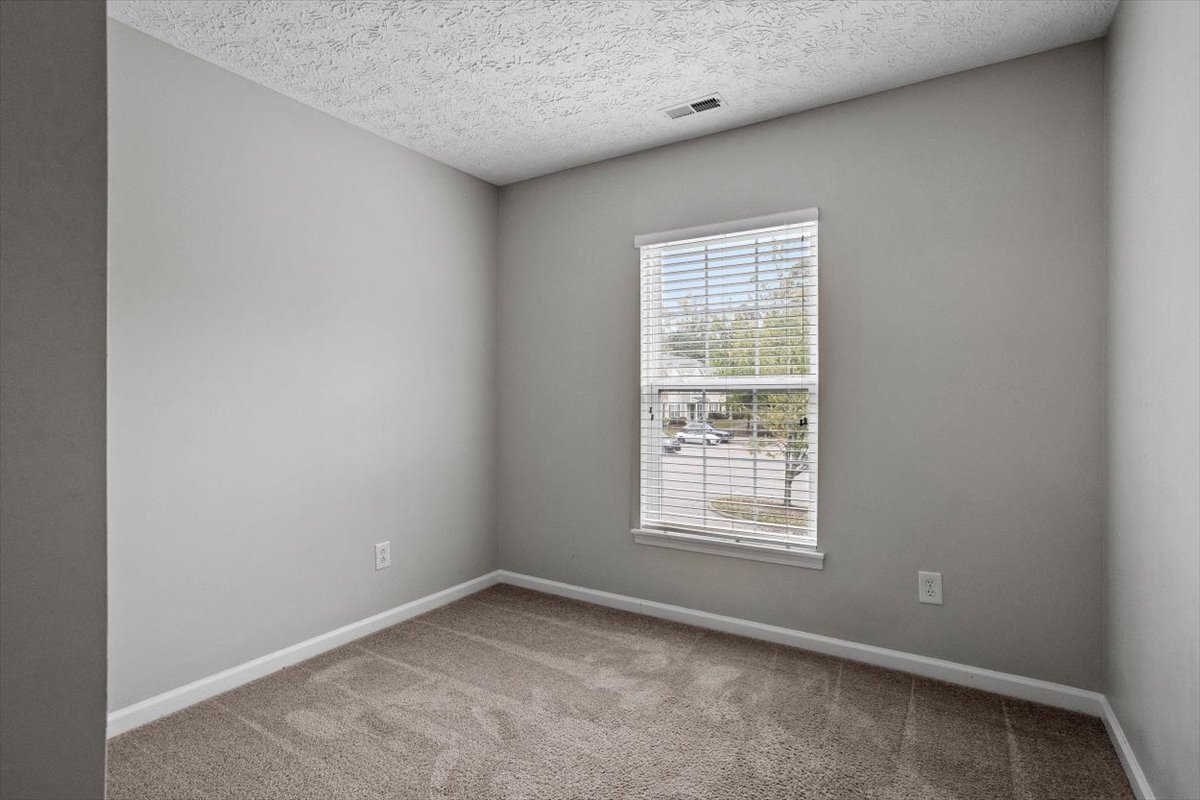 Building Photo - 446 Saint John Dr