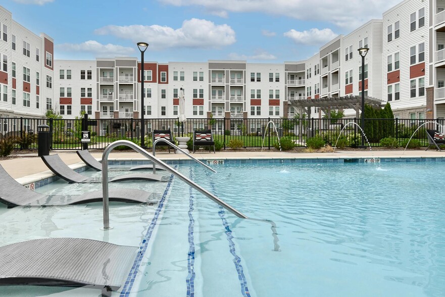 Primary Photo - The View on Collins Apartments