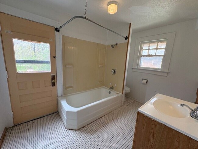 Building Photo - Spacious 4-Bedroom Akron Home with Charming Kitchen Nook & Backyard & Pet Friendly