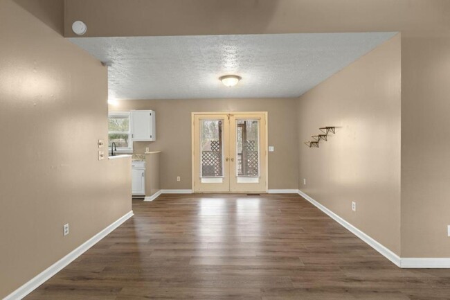 Building Photo - 709 Sandburg Pl