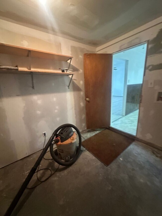 Building Photo - Welcome to this charming 3-bedroom, 2-bathroom home located in Albuquerque, NM