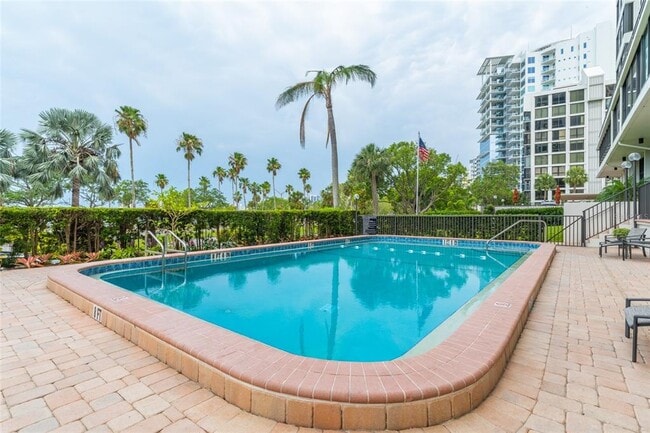 Building Photo - 770 S Palm Ave