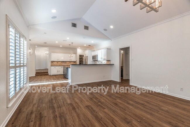 Building Photo - 2643 Inwood Briar