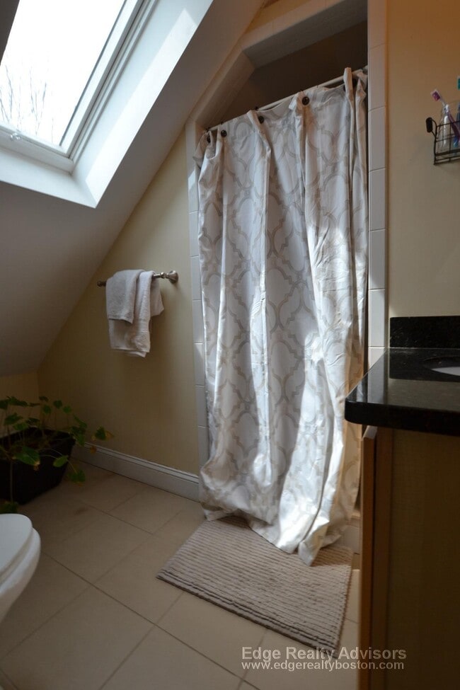 Building Photo - 7 Eulita Terrace