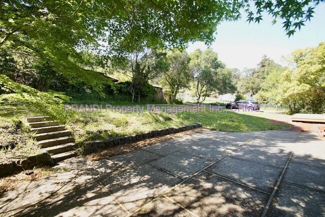 Building Photo - Beautifully Remodeled Corte Madera Home!