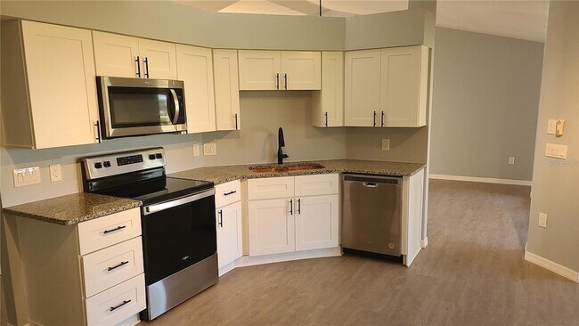 Building Photo - 13 Seaward Cir