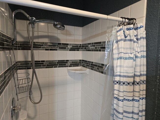 Building Photo - Pet Friendly! Redwood views! 3-bedroom hom...