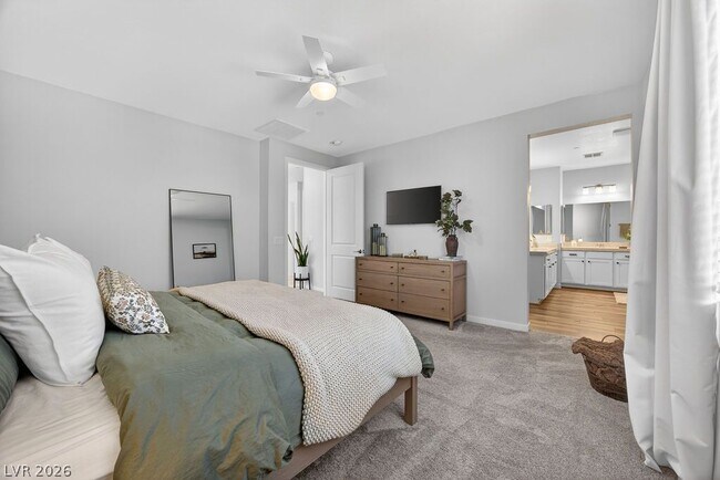 Building Photo - 10662 Carnes Ave