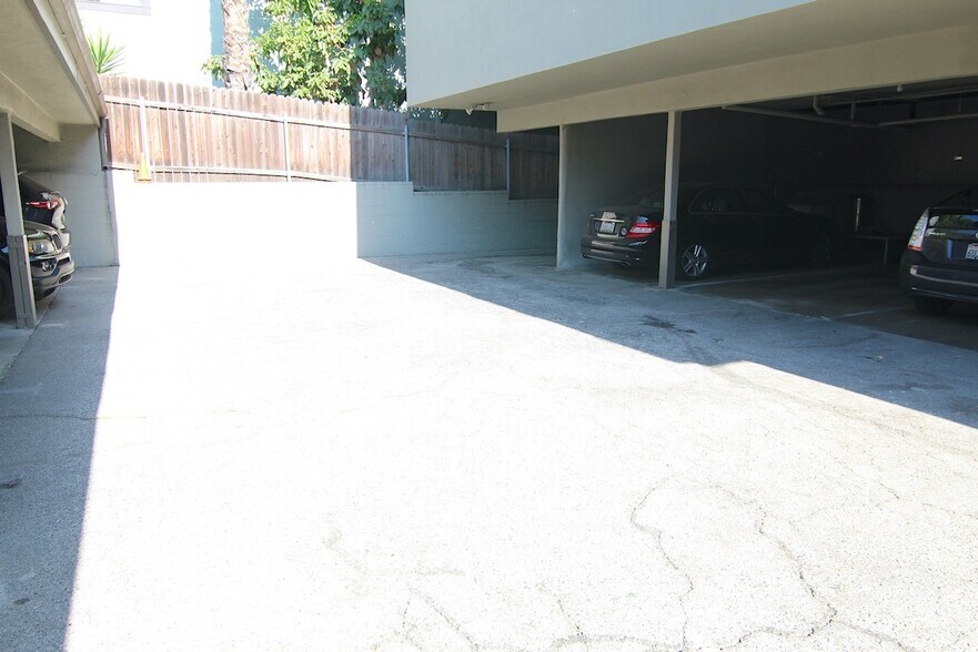 Building Photo - 6345 Primrose Ave