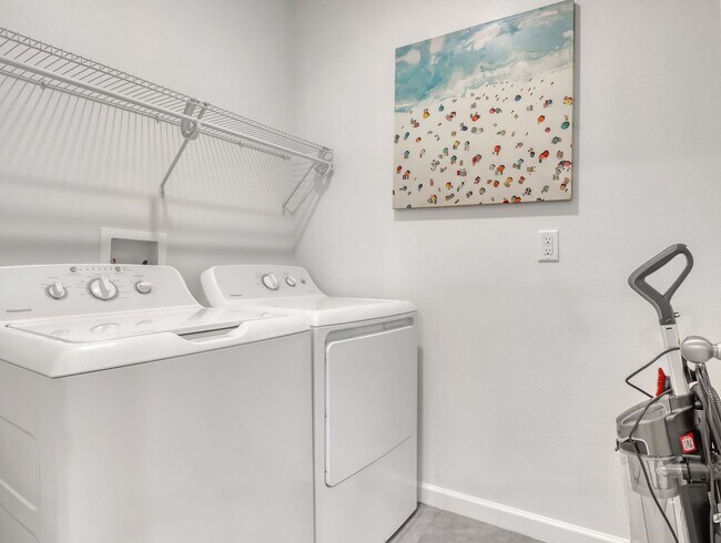 Building Photo - 7418 Tourmaline Dr