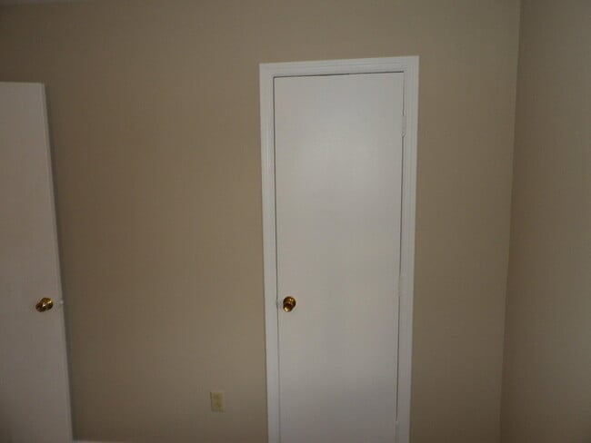 Building Photo - 207 Landings Dr