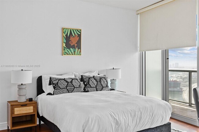 Building Photo - 888 Biscayne Blvd