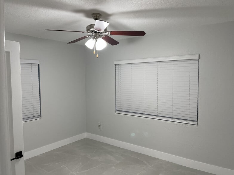 Building Photo - 51 SW 59th Ave