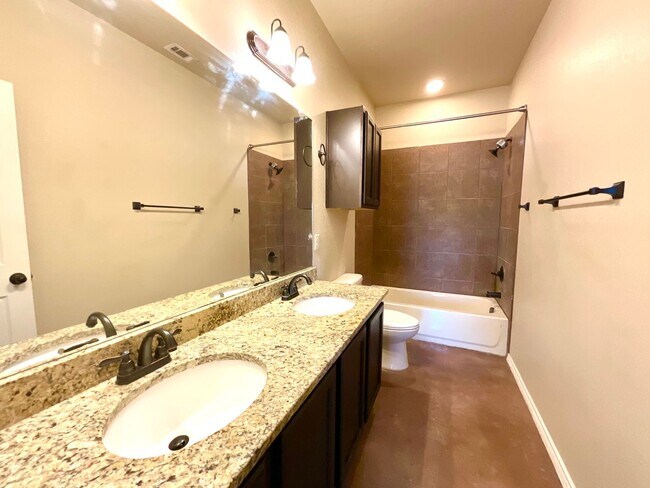 Building Photo - High Ceilings, Fenced Yard & 2-Car Garage – New Braunfels Living!