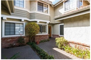 Building Photo - 29756 Strawberry Hill Dr