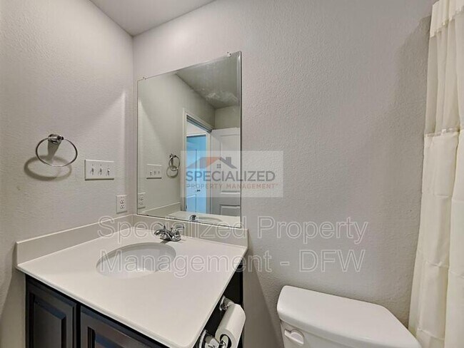 Building Photo - 453 Milverton Dr