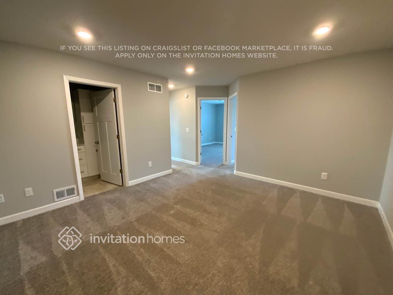 Building Photo - 10900 Everest Pl N