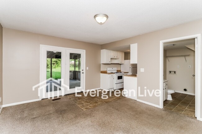 Building Photo - 1608 Carriage Dr