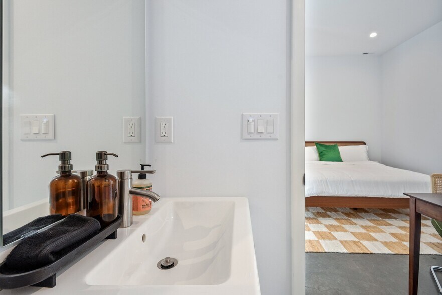 Building Photo - 4451 SE Division St