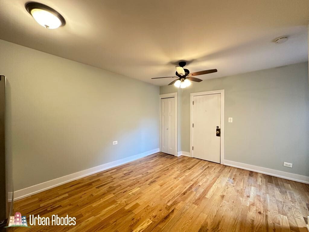 Building Photo - 816 W Cornelia Ave