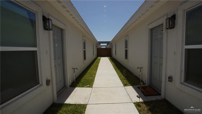 Building Photo - 11 Ozark Ave