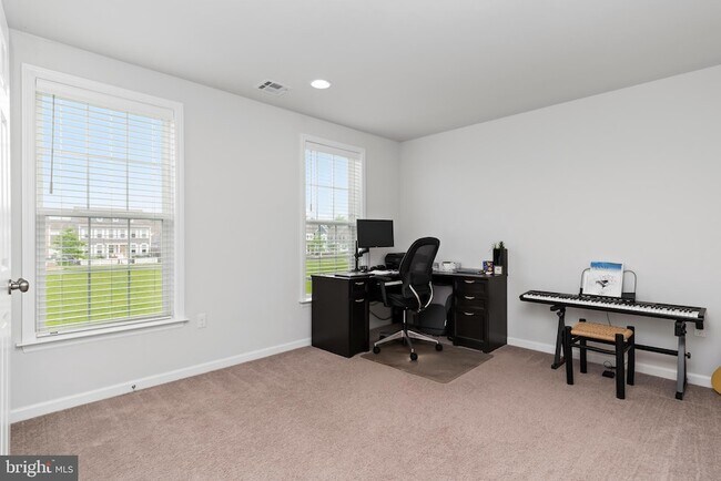 Building Photo - 48 Meadow Creek Ln