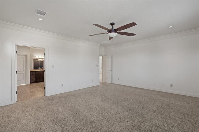 Building Photo - 8917 Villa Norte Dr