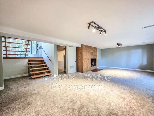 Building Photo - 15506 Juanita Dr NE