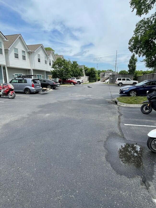 Building Photo - Incredible 2 Bedroom 2.5 Bath Townhome wit...
