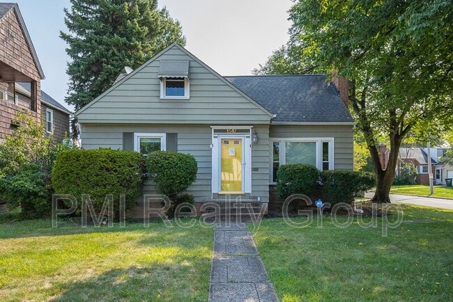 Building Photo - 1547 Sherbrook Rd