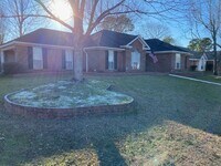 Building Photo - Double garage, 3/2, fenced yard
