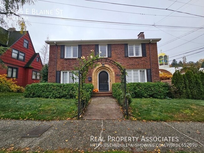 Primary Photo - 1905 E Blaine St