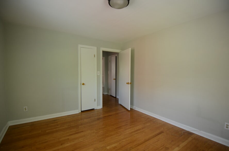 Building Photo - 4048 Longford Dr