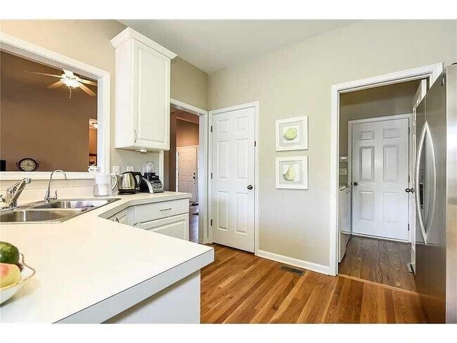 Building Photo - 2479 Sandstone Pl NE