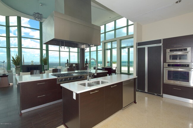 Building Photo - 1431 Riverplace Blvd