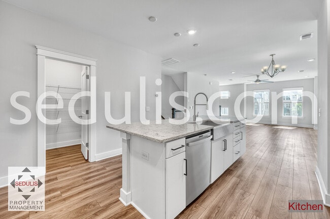 Building Photo - 4555 Mixson Ave