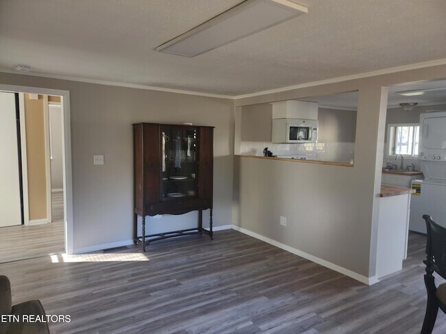 Building Photo - 757 W Outer Dr