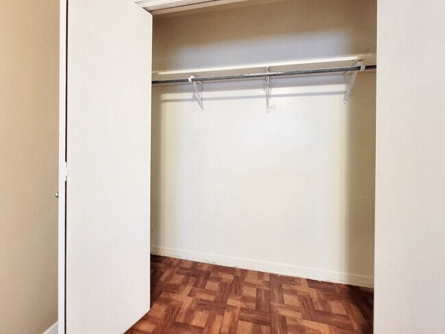 Building Photo - 618 W 51st St