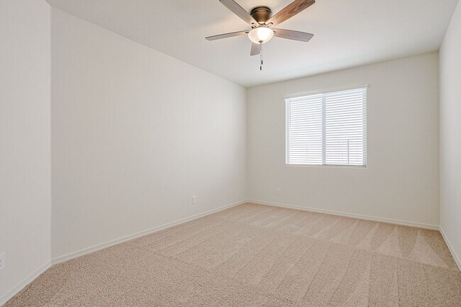 Building Photo - Beautiful 4 Bedroom Home in Aloravita Community