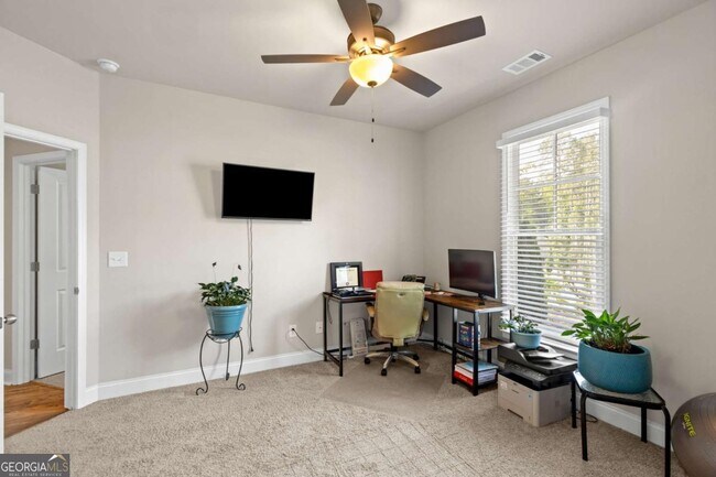 Building Photo - 2121 Charmond Dr